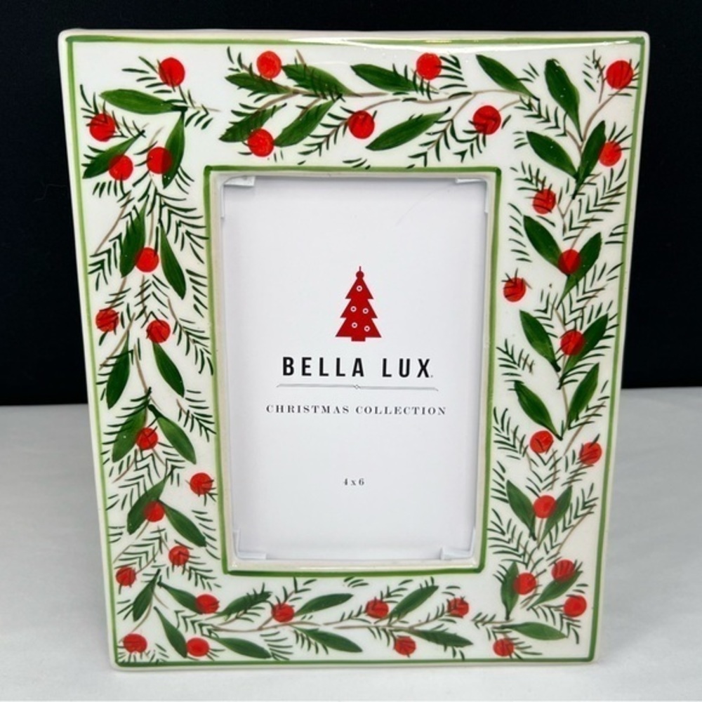 Bella Lux - ‘Winter Greens’ Picture frame. 4” x 6”. NWT Firm! Last one!